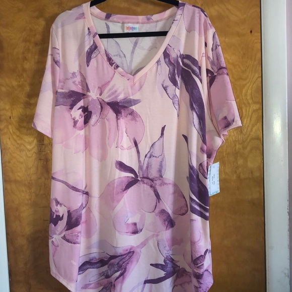 LuLaRoe Tops - LuLaRoe Iris 2XL
